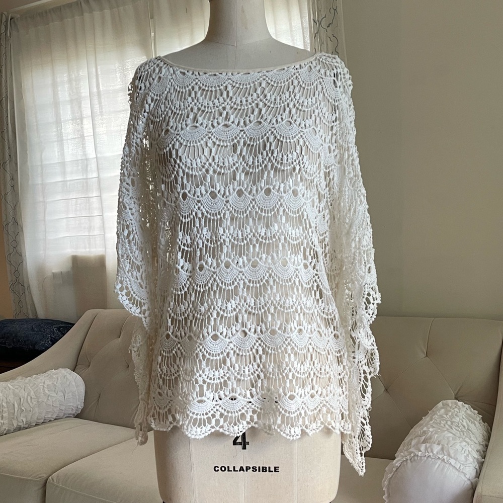 Beautiful off white crochet mini batwing sleeve blouse-S